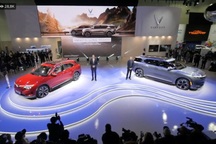 VinFast chính thức ra mắt bộ đôi xe điện VF e35 và VF e36 tại Mỹ