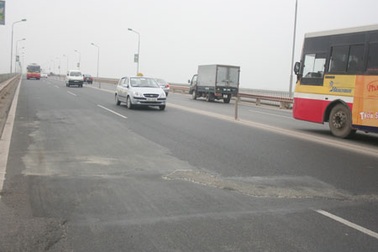 Rà soát toàn bộ thiết kế, thi công mặt cầu Thăng Long