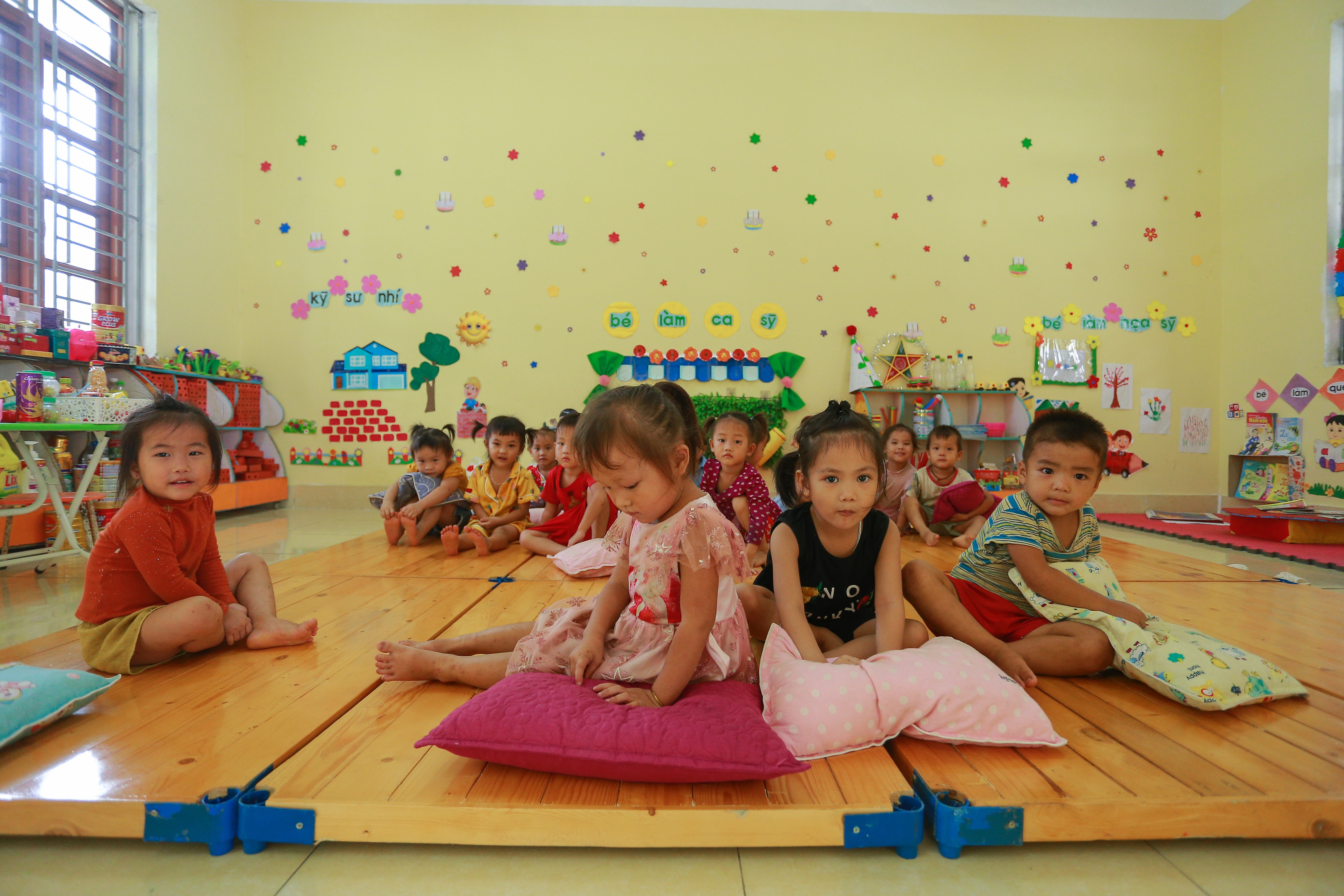 Trẻ em miền núi đua nhau đến trường sau khi có phòng học Dân trí - 12 Trẻ em miền núi đua nhau đến trường sau khi có phòng học Dân trí - 12