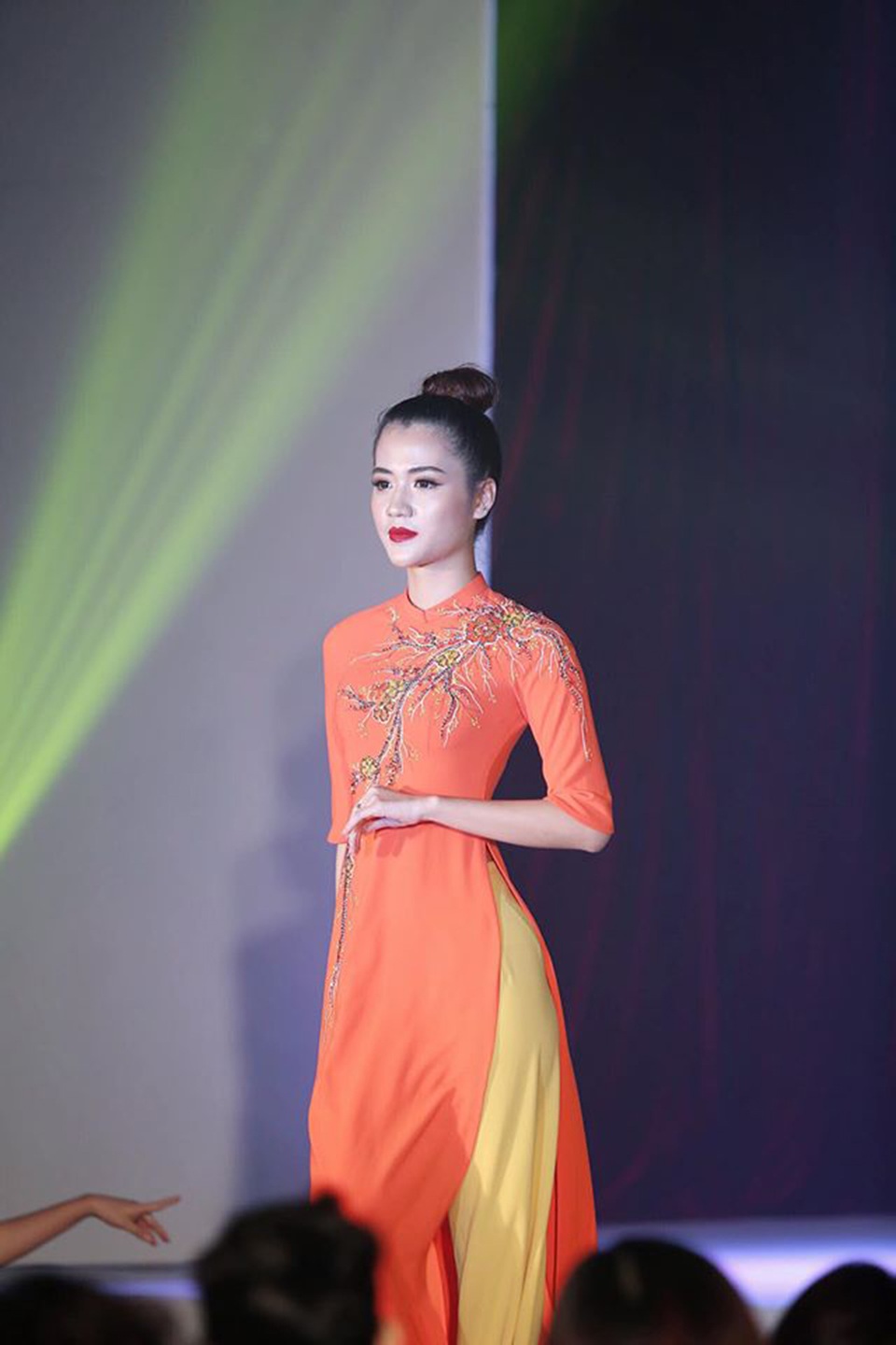 Gặp “cô giáo hot girl” được học trò quý mến - 9 Gặp “cô giáo hot girl” được học trò quý mến - 9