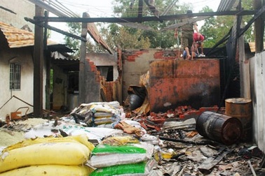 Lửa bốc cao hơn 10m ở cây xăng