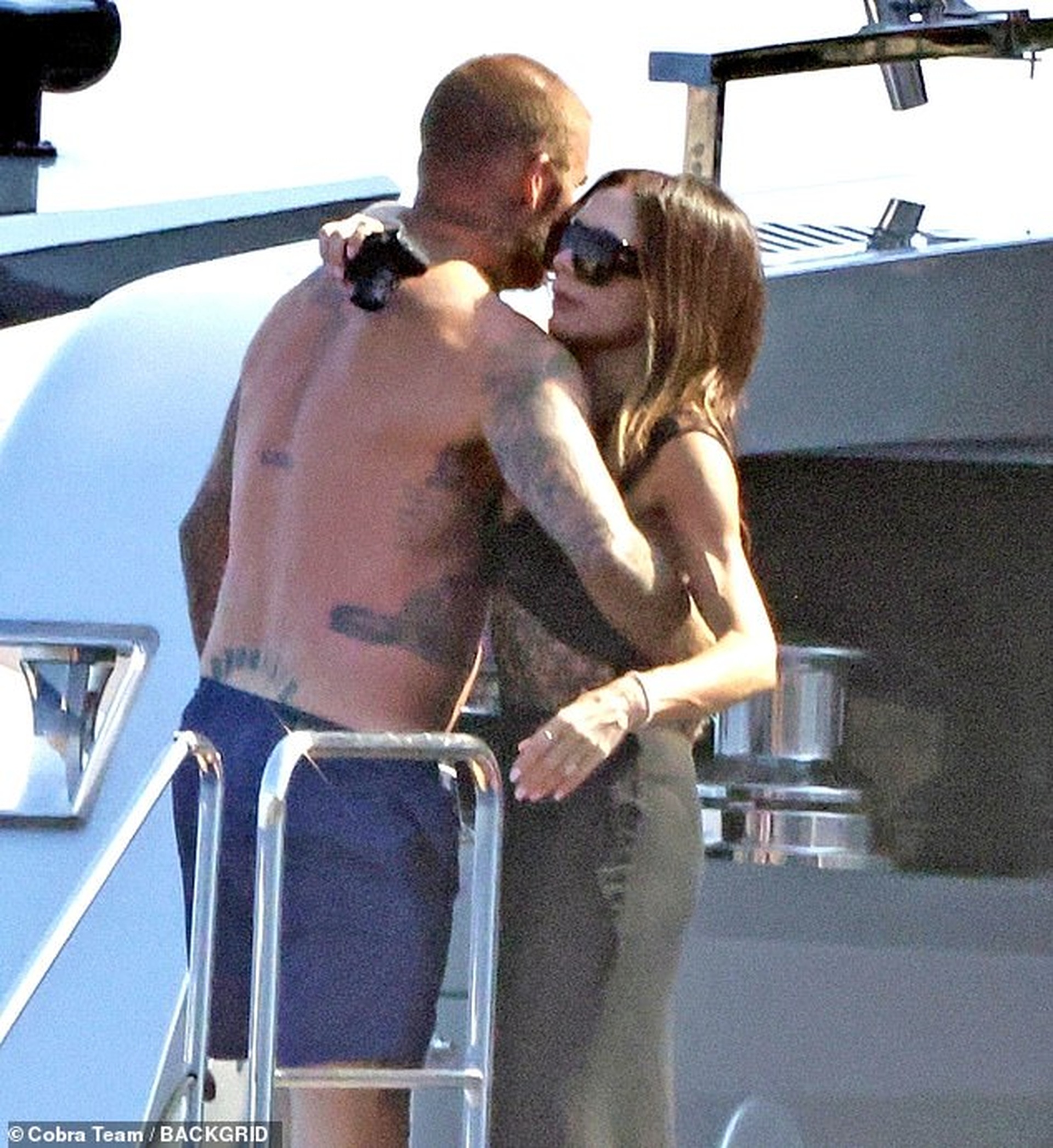 Gia đình Beckham tận hưởng kỳ nghỉ dưỡng trên siêu du thuyền - 2 Gia đình Beckham tận hưởng kỳ nghỉ dưỡng trên siêu du thuyền - 2