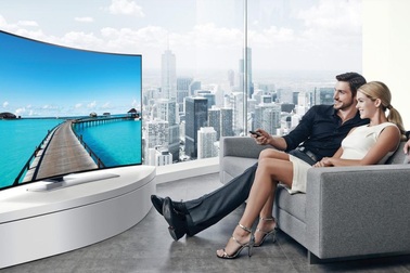 Mua TV màn hình cong: Nên hay không nên?