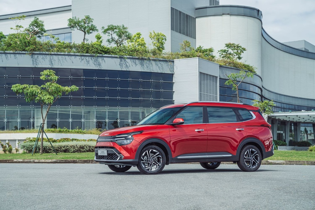 Kia Carens tiếp tục rớt giá nhưng vẫn đắt hơn Mitsubishi Xpander - 1 Kia Carens tiếp tục rớt giá nhưng vẫn đắt hơn Mitsubishi Xpander - 1