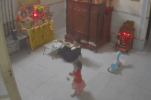 Chồng vừa qua đời, người phụ nữ khóc nấc vì hành động của em chồng