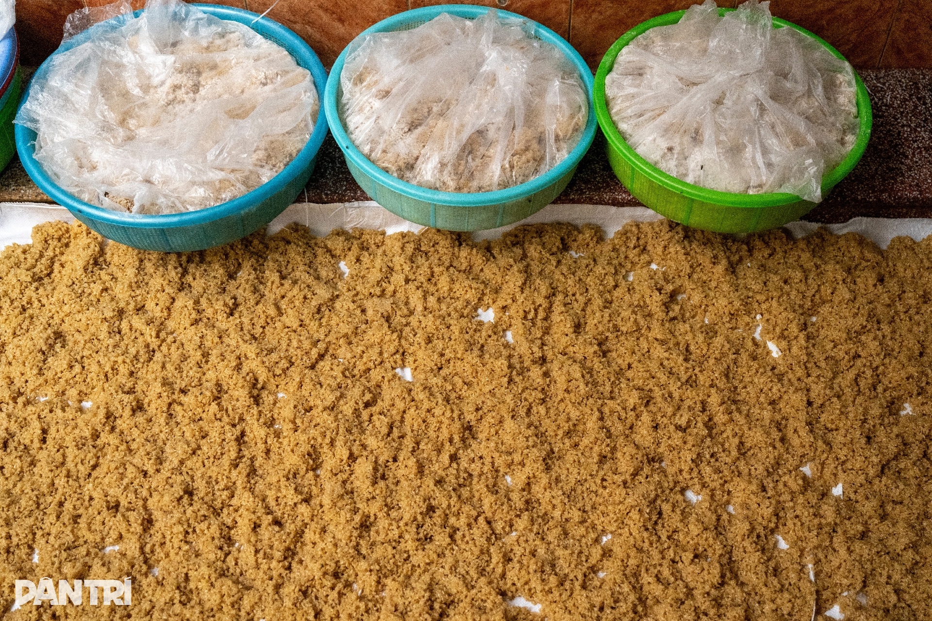 Người làng nghề ở Hà Nội xuyên đêm làm cả tấn rượu nếp phục vụ Tết Đoan Ngọ - 9 Người làng nghề ở Hà Nội xuyên đêm làm cả tấn rượu nếp phục vụ Tết Đoan Ngọ - 9