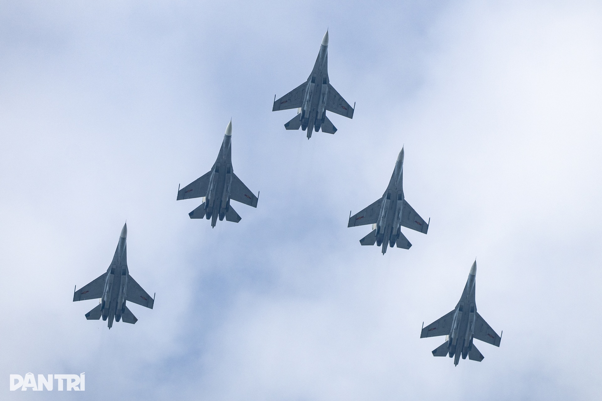 Đội hình mũi tên 5 tiêm kích SU-30MK2 đầy uy lực chuẩn bị cho đại lễ A80 - 7 Đội hình mũi tên 5 tiêm kích SU-30MK2 đầy uy lực chuẩn bị cho đại lễ A80 - 7