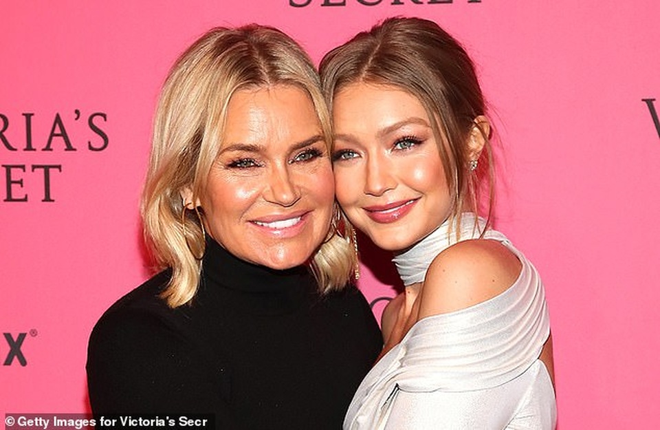 Mẹ Gigi Hadid xác nhận con gái mang bầu - 1 Mẹ Gigi Hadid xác nhận con gái mang bầu - 1
