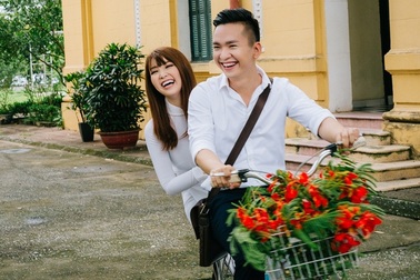 Á hậu Thụy Vân lần đầu khoe giọng hát cùng BTV Hạnh Phúc