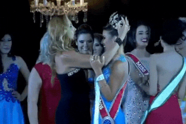 Những lần Hoa hậu bị "giật" vương miện ngay sau khi đăng quang