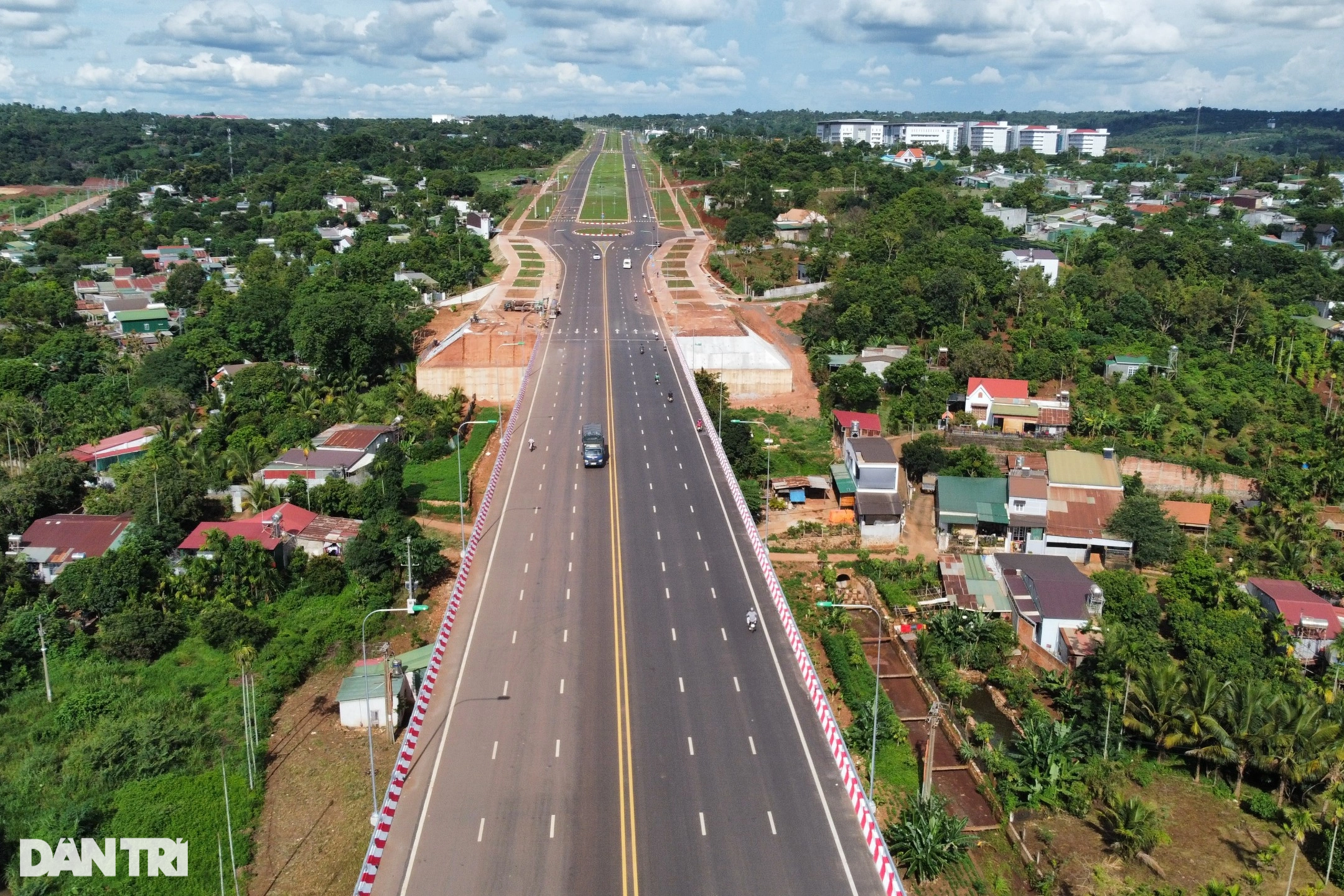 Đại lộ nghìn tỷ tại Buôn Ma Thuột chính thức hoạt động - 1