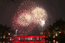 Ngắm pháo hoa giao thừa rực sáng trên khắp cả nước