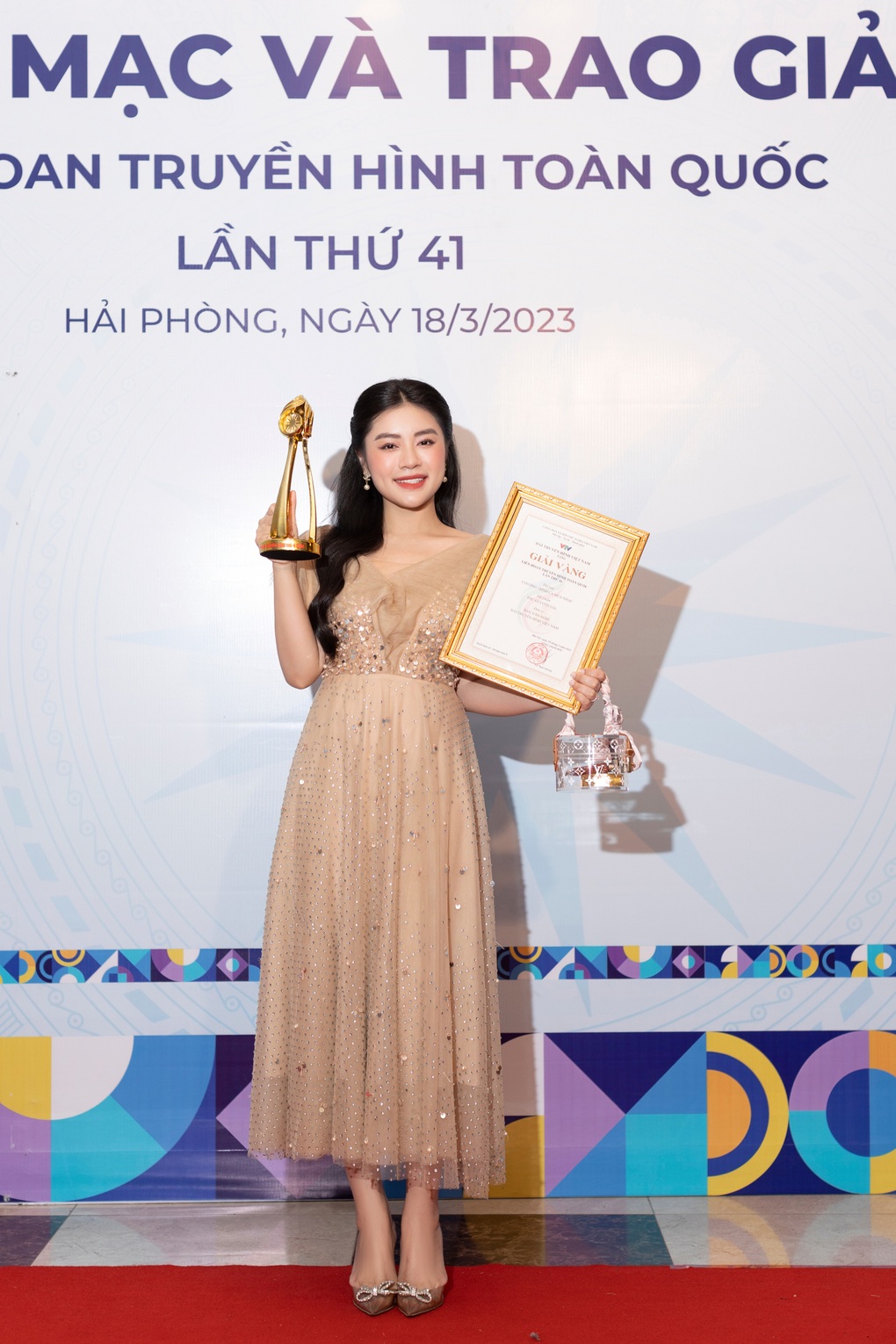 Phim ca nhạc do Thu Hằng đóng chính đoạt giải Vàng Liên hoan Truyền hình - 2