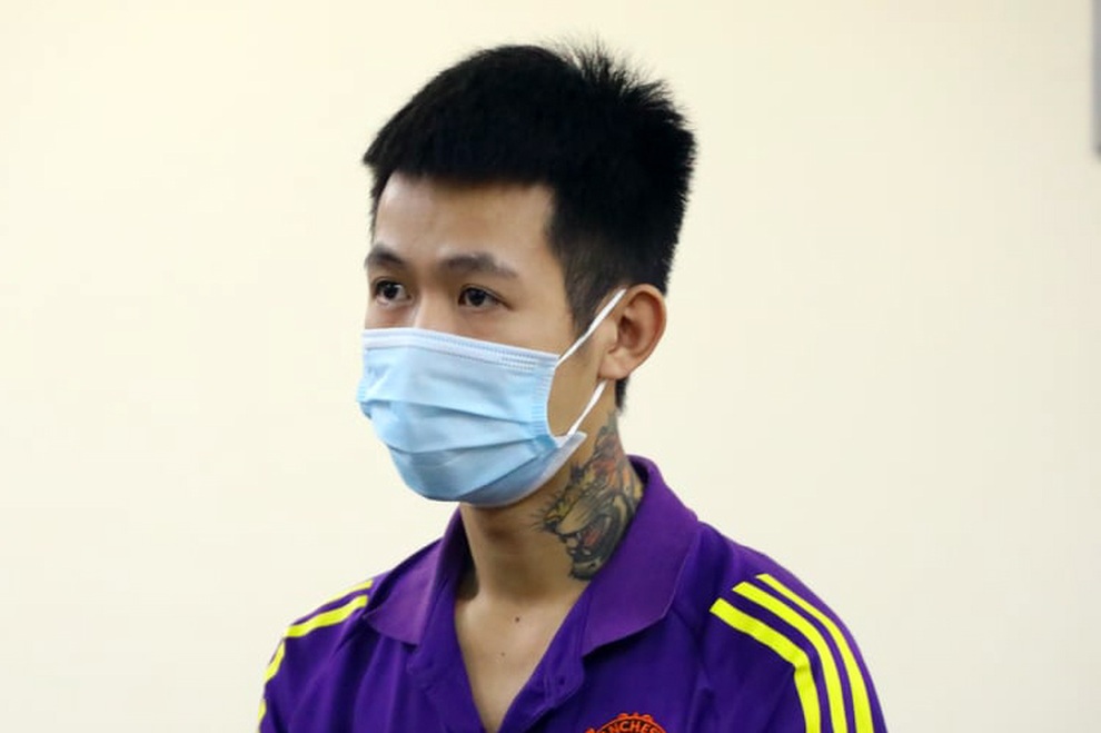 Hà Nội: Thông chốt bất thành, nam thanh niên đấm vào mắt cán bộ kiểm dịch - 1 Hà Nội: Thông chốt bất thành, nam thanh niên đấm vào mắt cán bộ kiểm dịch - 1