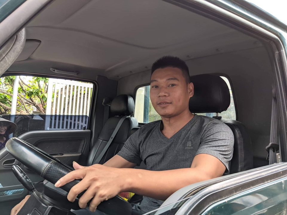 Khách sạn, quán cơm “0 đồng” và những chuyến xe chở hàng cứu trợ miễn phí - 1 Khách sạn, quán cơm “0 đồng” và những chuyến xe chở hàng cứu trợ miễn phí - 1