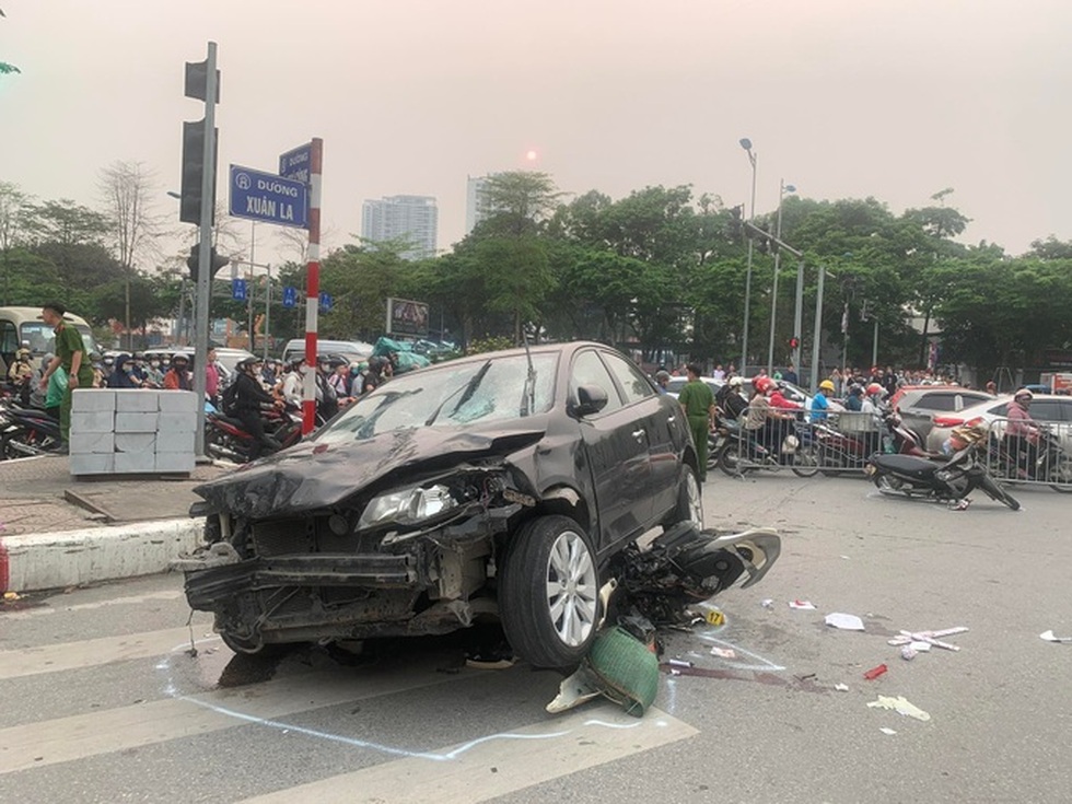 Lái xe không được mang dép lê? - 1 Lái xe không được mang dép lê? - 1