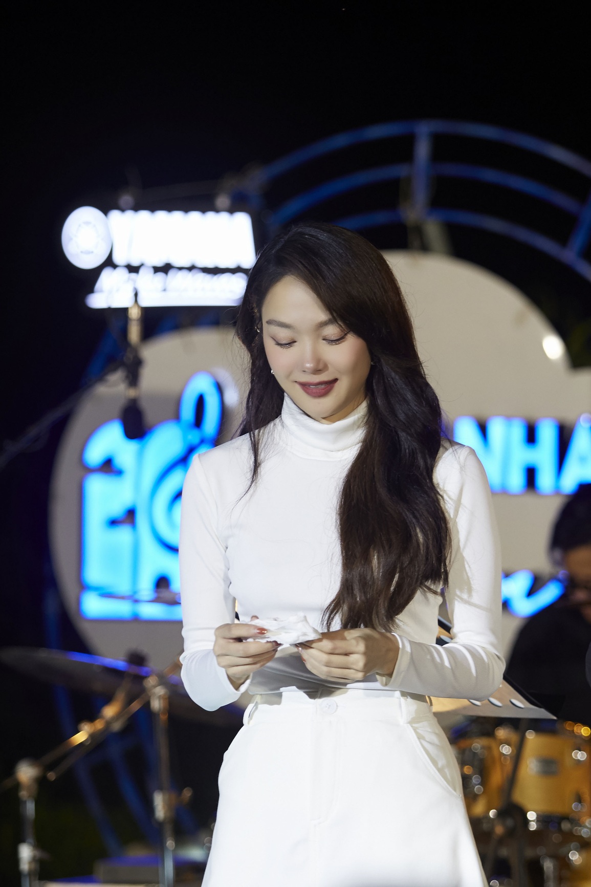 Minh Hằng bật khóc, lần đầu tâm sự với fan về đám cưới - 4 Minh Hằng bật khóc, lần đầu tâm sự với fan về đám cưới - 4