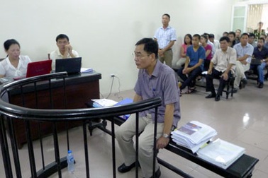 Bài 60: Ra quyết định trái pháp luật, Trịnh Ngọc Chung bị đề nghị 5-6 năm tù giam