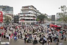 Hà Nội rào chắn, hạn chế phương tiện qua khu vực nhà "Hàm cá mập"