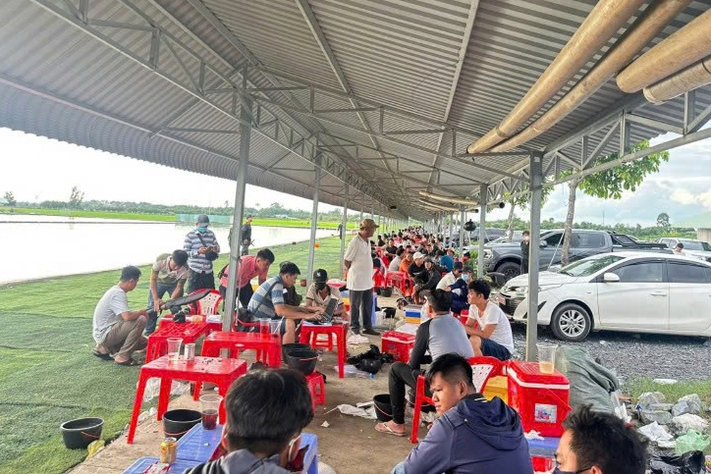 Hơn 100 cảnh sát triệt phá điểm đánh bạc núp bóng hồ câu cá ở Tây Ninh - 1 Hơn 100 cảnh sát triệt phá điểm đánh bạc núp bóng hồ câu cá ở Tây Ninh - 1