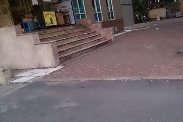 Nam sinh viên rơi từ tầng 7 xuống đất tử vong, nghi do tự tử