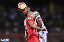 Những màn va chạm nảy lửa trong trận Công An Hà Nội - CLB Hà Nội