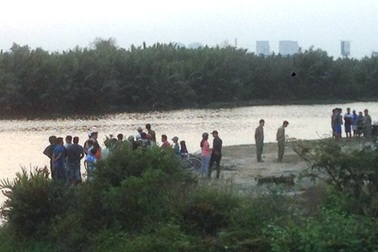 Thi thể người đàn ông trôi trên sông Rạch Chiếc