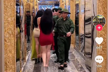 Xác minh clip nhóm người mặc đồ thanh niên xung phong nhảy tại quán karaoke