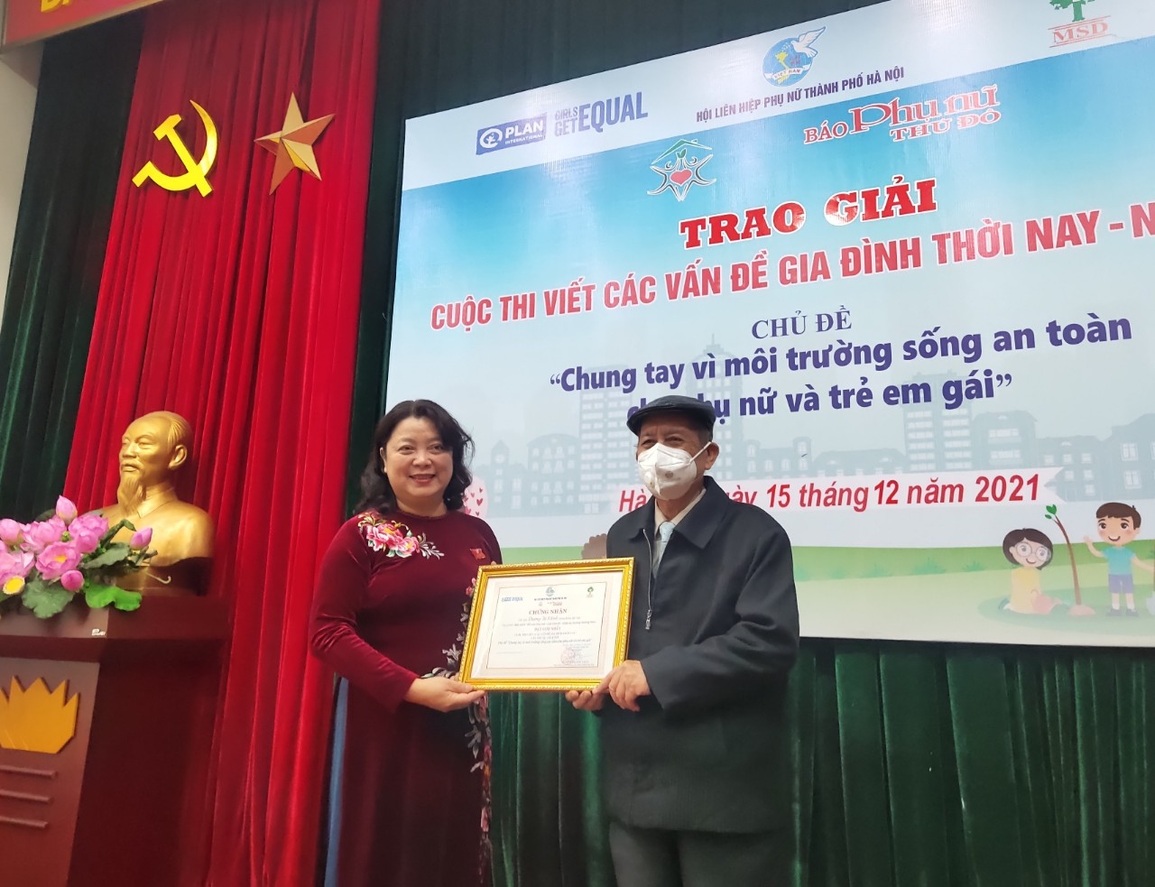 Trao giải cuộc thi viết Các vấn đề gia đình ngày nay lần thứ XI - 1 Trao giải cuộc thi viết Các vấn đề gia đình ngày nay lần thứ XI - 1