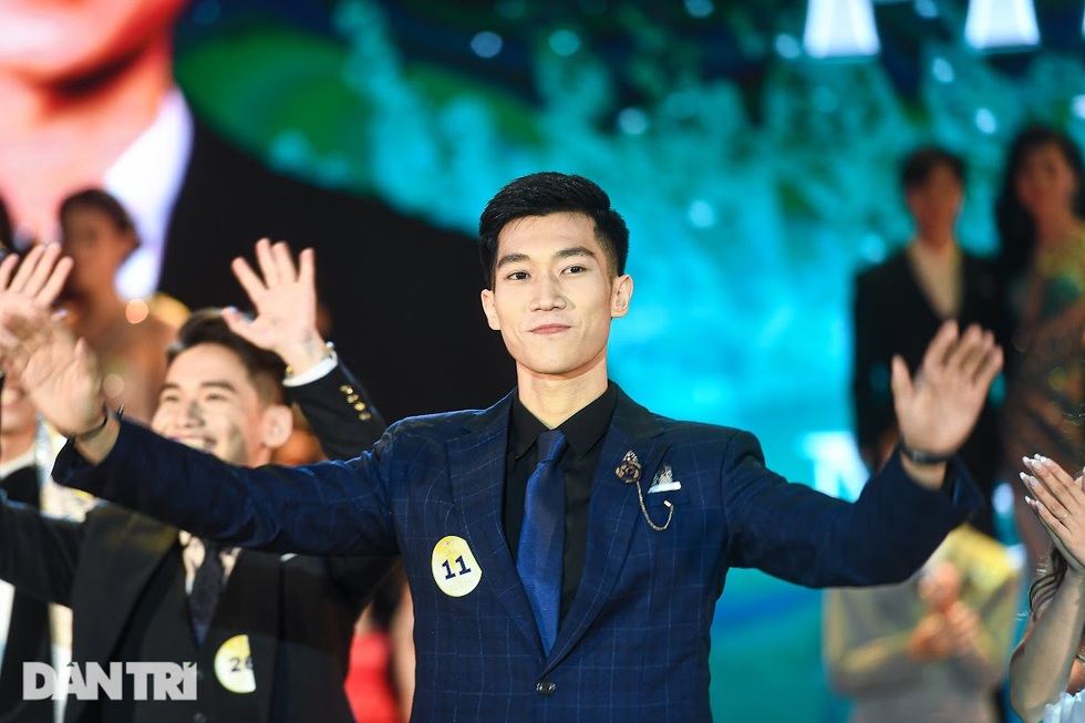 Từ chàng trai Lạng Sơn bị miệt thị vẻ ngoài đến nam vương Kinh tế Quốc dân - 1 Từ chàng trai Lạng Sơn bị miệt thị vẻ ngoài đến nam vương Kinh tế Quốc dân - 1