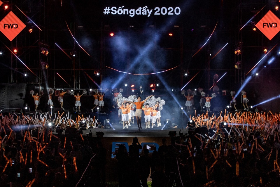 Lần đầu tiên, tư vấn tài chính chiếm sóng FWD Music Tour để cảm ơn khách hàng - 4 Lần đầu tiên, tư vấn tài chính chiếm sóng FWD Music Tour để cảm ơn khách hàng - 4