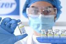 Thế giới dõi theo khi Anh bắt đầu tiêm vắc xin Covid-19