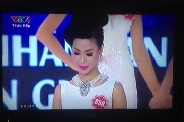 Á hậu Diễm Trang trả lời ứng xử