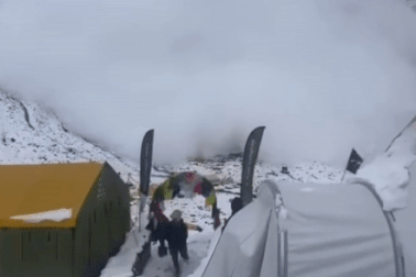 Bác sĩ Việt kể khoảnh khắc thoát chết khỏi trận lở tuyết kinh hoàng ở Nepal