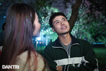 Thanh Sơn tất tả chạy show, ăn bánh mỳ khi đóng phim cùng Khả Ngân