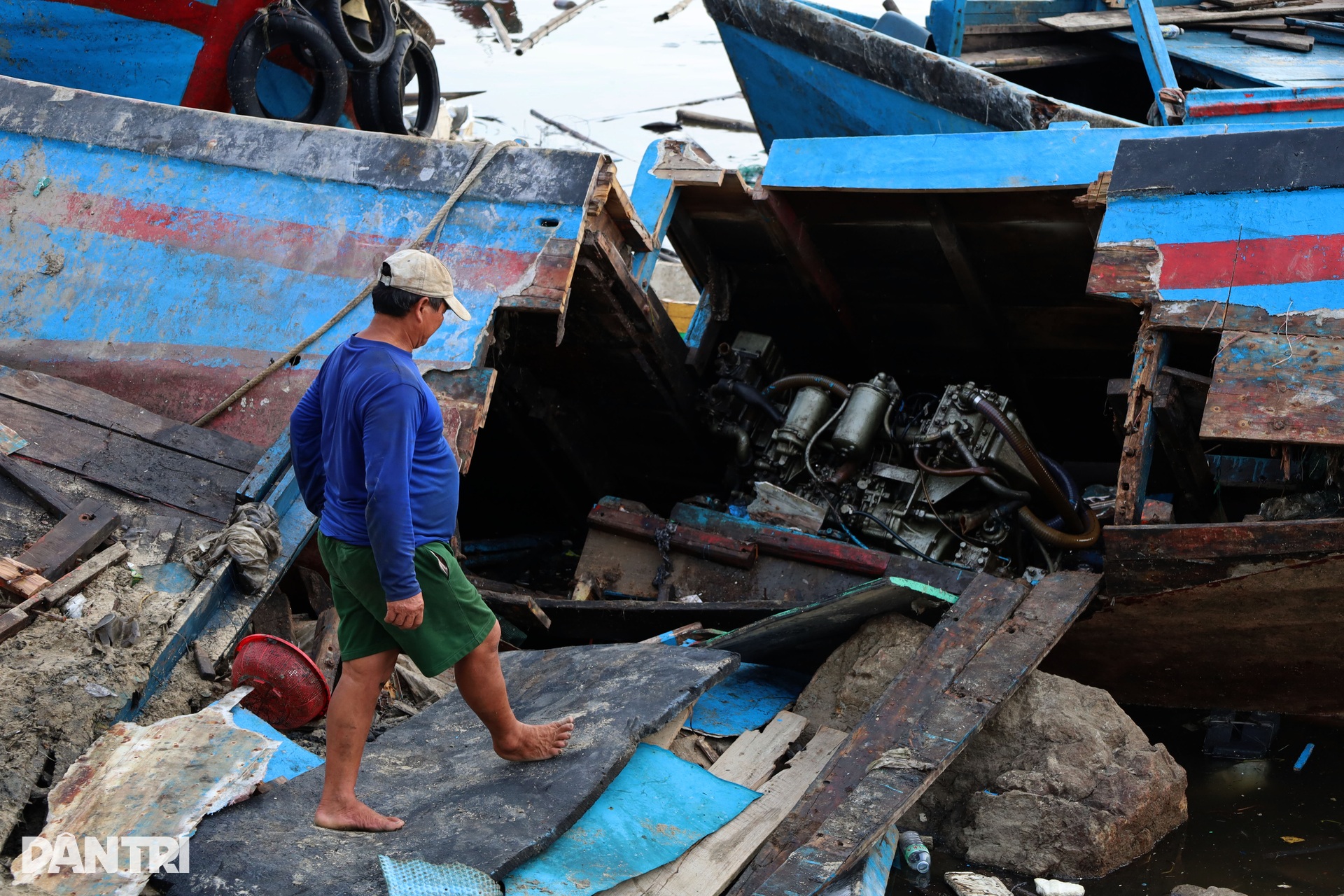 Loạt cần câu cơm tan nát, nỗi đau ở Vũng Chào sau bão Kalmaegi - 6
