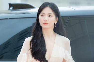 Song Hye Kyo, Thang Duy và "The Glory" thắng lớn tại Baeksang 2023