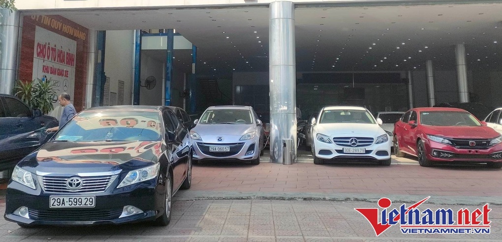 Xe sang cũ giá 1 tỷ ế không ai mua, người bán sốt ruột sợ chôn vốn - 2 Xe sang cũ giá 1 tỷ ế không ai mua, người bán sốt ruột sợ chôn vốn - 2