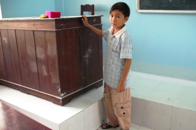 Khát vọng học tập của chàng sinh viên cao 1m, nặng 18 kg