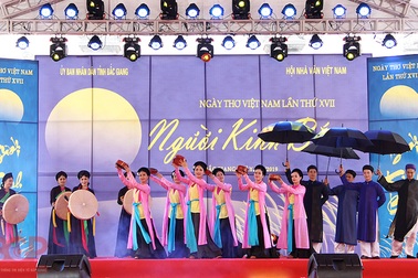 Gần 200 nhà thơ, nhà văn quốc tế về Đền Xương Giang nói chuyện “Người Kinh Bắc”