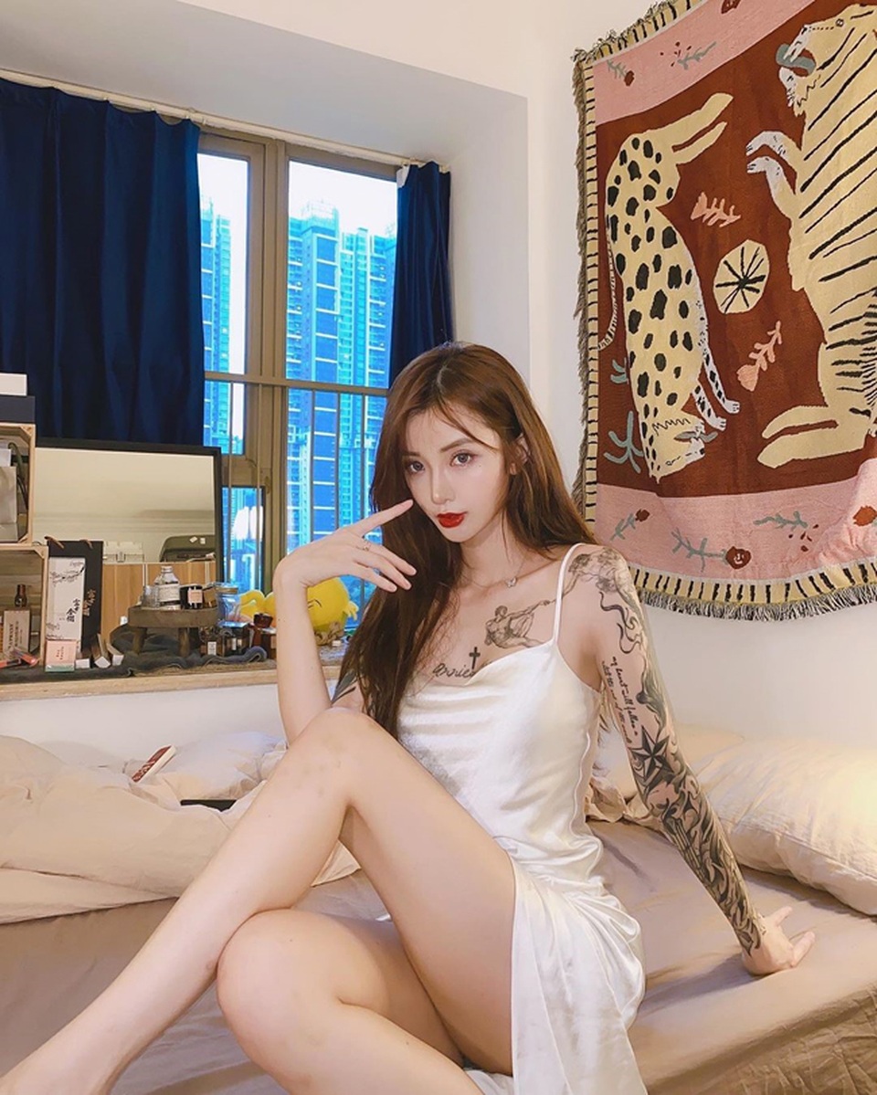 Mê mẩn vóc dáng bốc lửa của hot girl xăm trổ Trung Quốc - 8