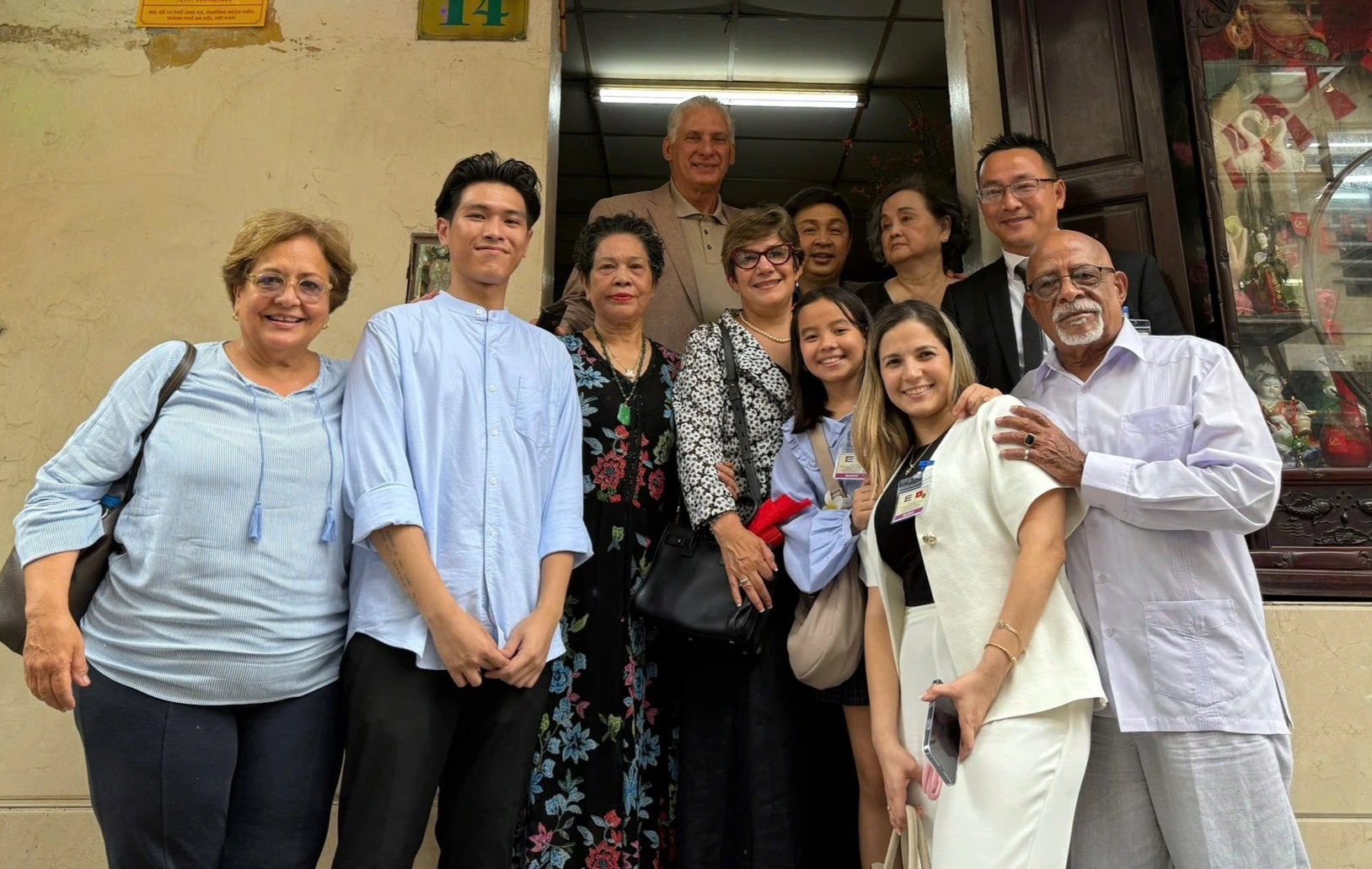 Chuyện bữa trưa với nem rán, chả cá của Chủ tịch Cuba và Phu nhân ở Hà Nội - 5 Chuyện bữa trưa với nem rán, chả cá của Chủ tịch Cuba và Phu nhân ở Hà Nội - 5