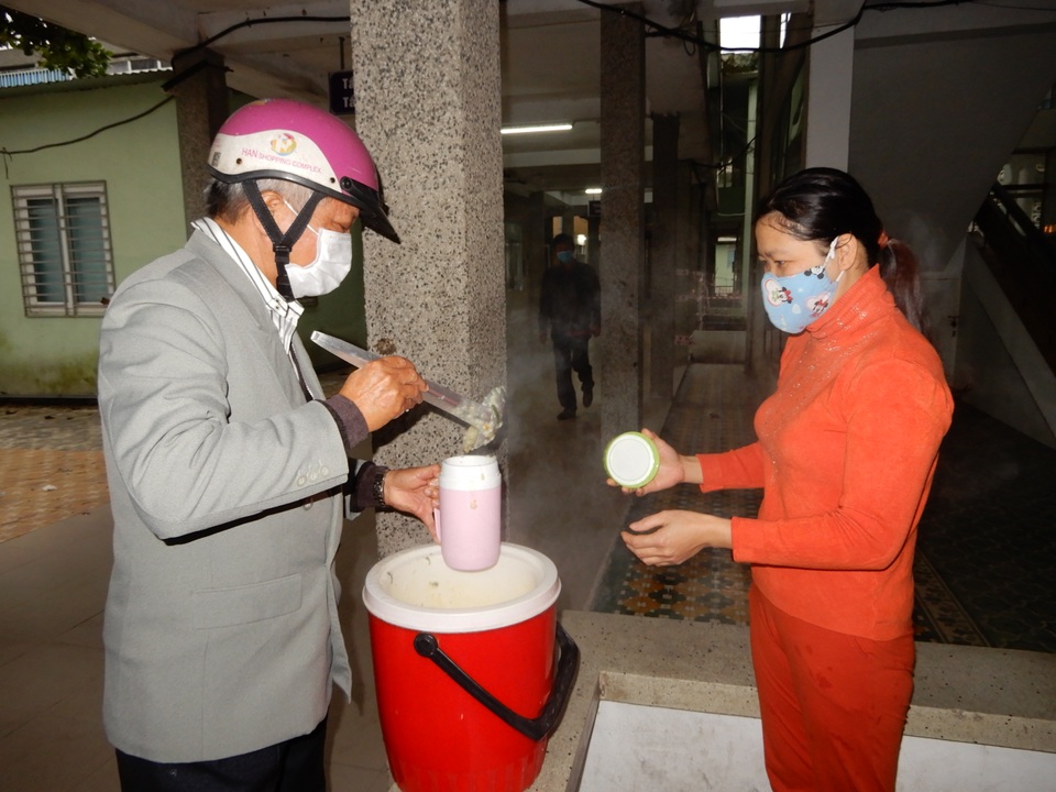 Vợ chồng già, nồi cháo từ thiện hơn 20 năm và những bệnh nhân nghèo - 3