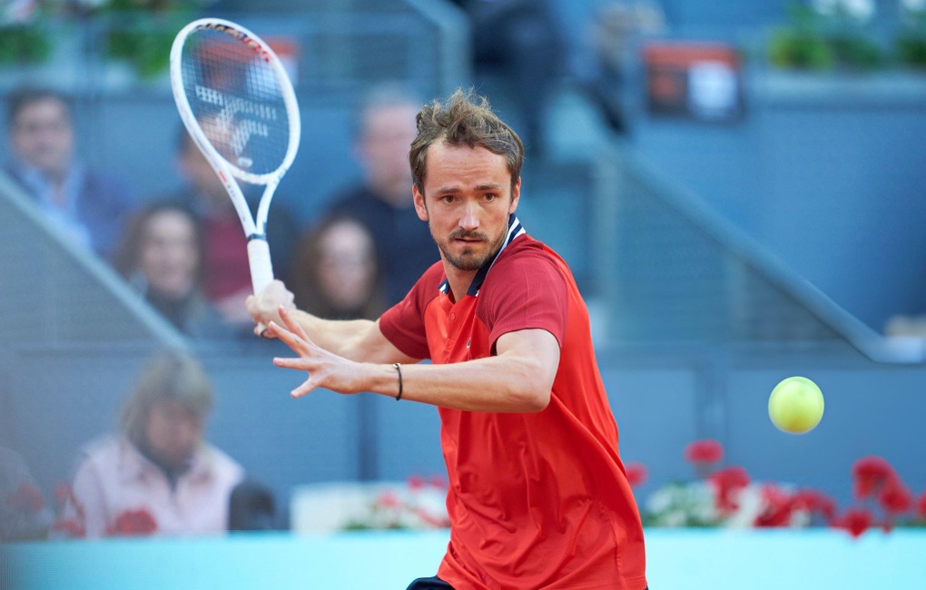 Medvedev dính lời nguyền chấn thương ở Madrid Open - 1