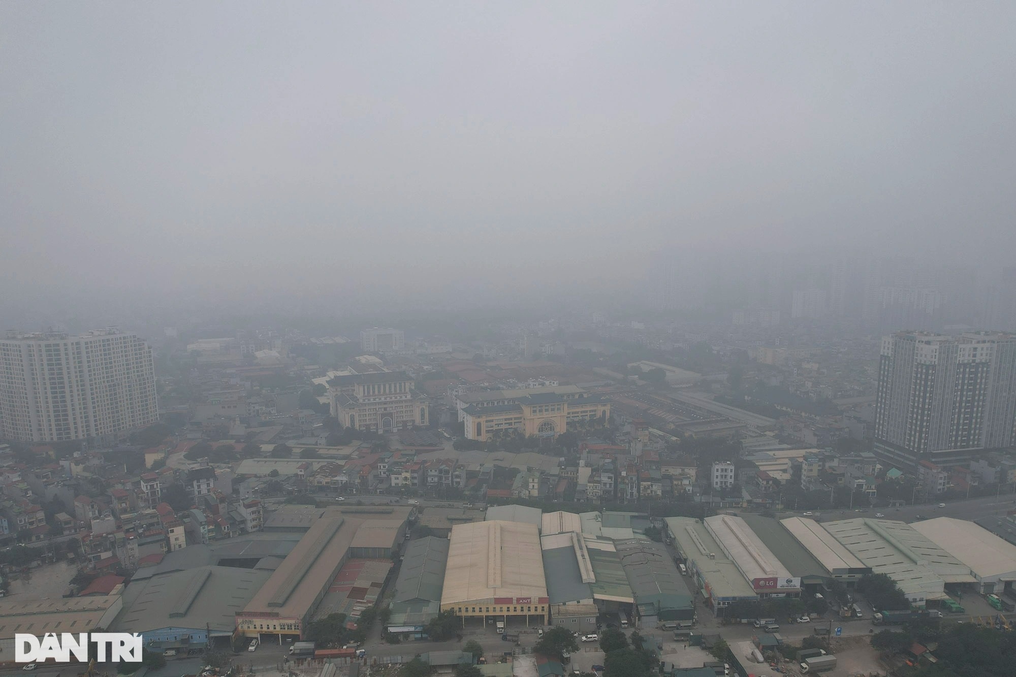 Trời Hà Nội mù mịt, chất lượng không khí ở mức thấp - 8 Trời Hà Nội mù mịt, chất lượng không khí ở mức thấp - 8