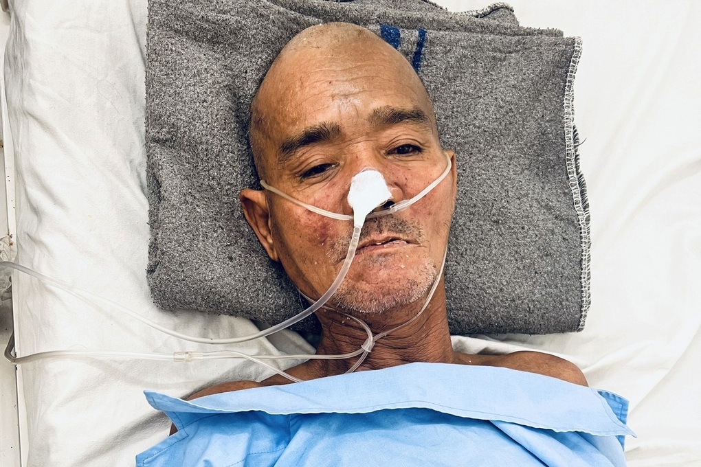 TPHCM: Khẩn tìm gia đình cho người đàn ông hôn mê nguy kịch trước nhà dân - 1