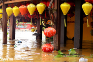 Phố cổ Hội An lại chìm trong biển lũ