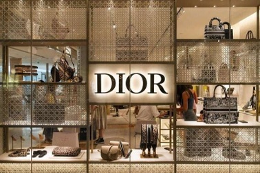 Dior sản xuất túi hiệu giá rẻ nhưng bán giá gấp gần 50 lần