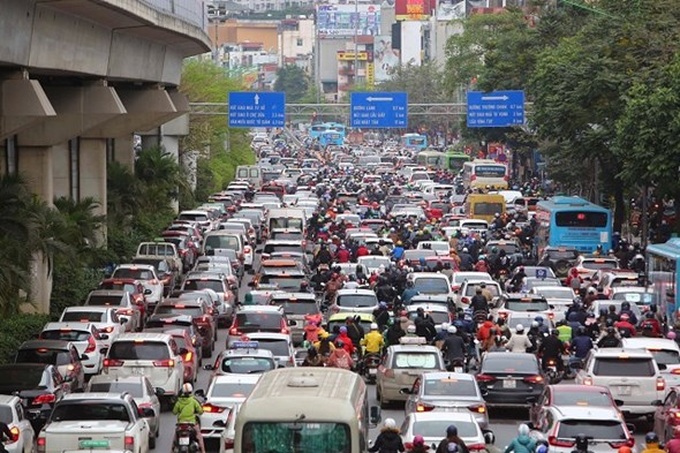  Ùn tắc giao thông trong giờ cao điểm trên đường Nguyễn Trãi. 