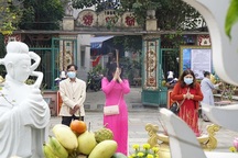 Đầu năm người dân nô nức đi lễ chùa, điểm du lịch hút khách